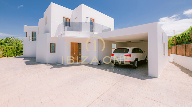 Lussuosa villa con 4 camere da letto a Sa Carroca con piscina e giardino impeccabile in vendita, Ibiza