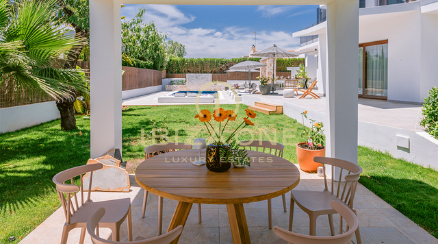 Lussuosa villa con 4 camere da letto a Sa Carroca con piscina e giardino impeccabile in vendita, Ibiza