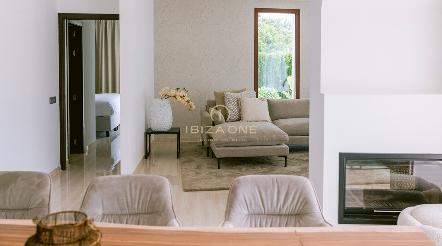 Luxurious 4-bedroom villa in Sa Carroca with pool and impeccable garden for sale , Ibiza