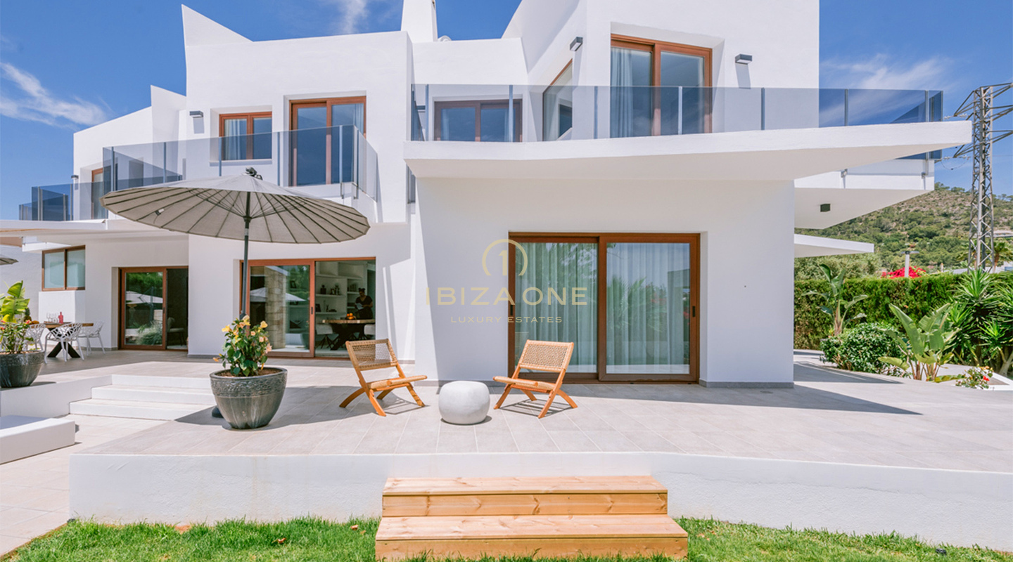 Luxe villa met 4 slaapkamers in Sa Carroca met zwembad en onberispelijke tuin te koop, Ibiza