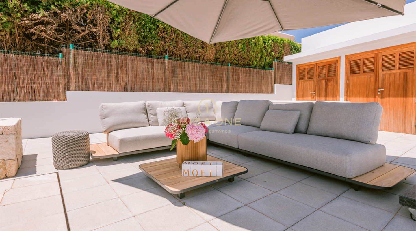Luxurious 4-bedroom villa in Sa Carroca with pool and impeccable garden for sale , Ibiza