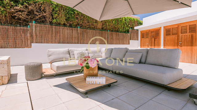 Lussuosa villa con 4 camere da letto a Sa Carroca con piscina e giardino impeccabile in vendita, Ibiza