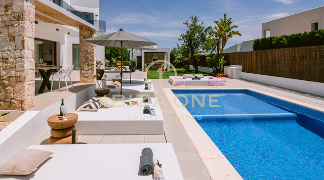 Lussuosa villa con 4 camere da letto a Sa Carroca con piscina e giardino impeccabile in vendita, Ibiza