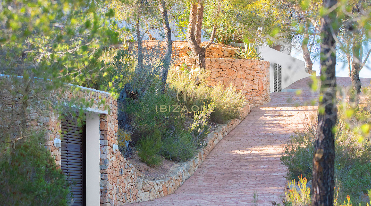 Villa de luxe à vendre dans un emplacement exceptionnel avec des vues spectaculaires sur la mer, Ibiza