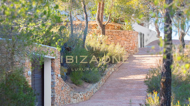 Luxe villa te koop op een uitzonderlijke locatie met spectaculair uitzicht op zee, Ibiza