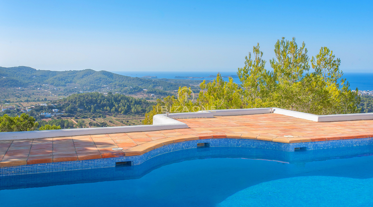 Luxusvilla zum Verkauf in außergewöhnlicher Lage mit spektakulärem Meerblick, Ibiza