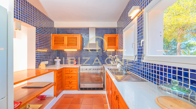 Luxe villa te koop op een uitzonderlijke locatie met spectaculair uitzicht op zee, Ibiza