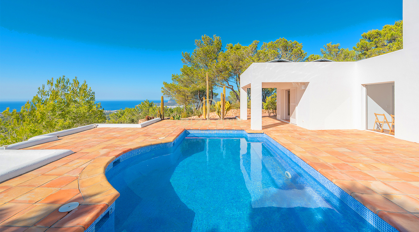 Luxusvilla zum Verkauf in außergewöhnlicher Lage mit spektakulärem Meerblick, Ibiza