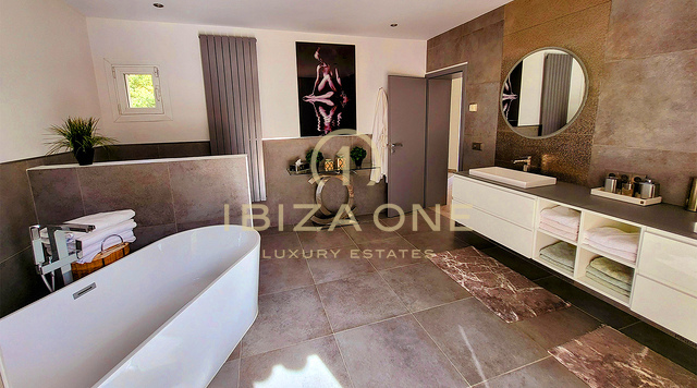 Villa de luxe offrant une expérience de vie incomparable au sein du prestigieux domaine privé de Can Furnet, Ibiza - Villa de luxe offrant une expérience de vie incomparable au sein du prestigieux domaine privé de Can Furnet, Ibiza