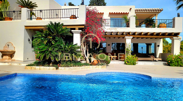 Luxuriöse Villa mit unvergleichlichem Wohnerlebnis in der exklusiven Wohnanlage Can Furnet auf Ibiza zu verkaufen – Luxuriöse Villa mit unvergleichlichem Wohnerlebnis in der exklusiven Wohnanlage Can Furnet auf Ibiza zu vermieten