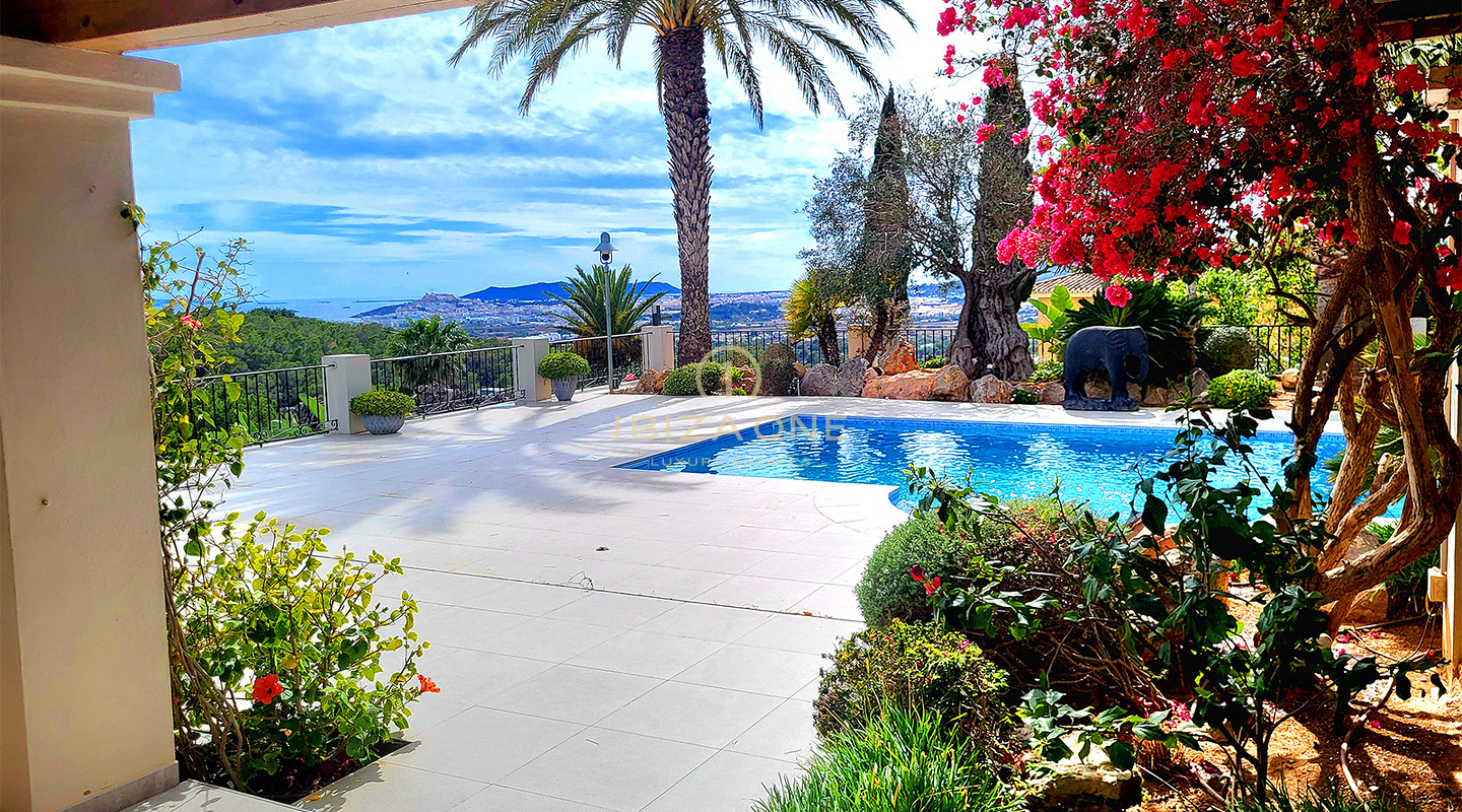 Luxury villa with unparallel living experience within prestigious gated community of Can Furnet for sale, Ibiza - Luxury villa with unparallel living experience within prestigious gated community of Can Furnet for rent, Ibiza