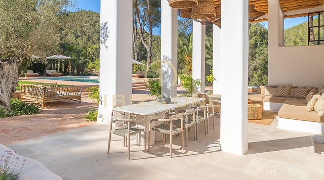 Luxe landgoed in Spaanse stijl met fantastisch uitzicht te koop, Ibiza