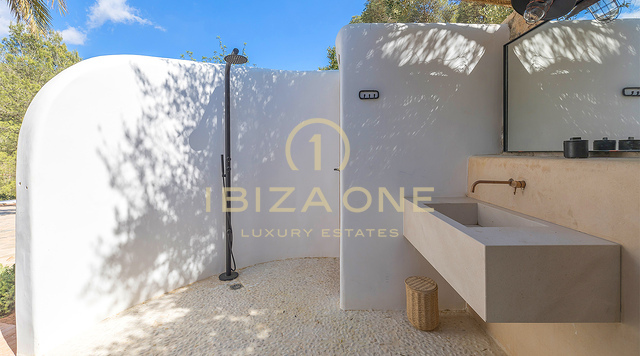 Luxe landgoed in Spaanse stijl met fantastisch uitzicht te koop, Ibiza