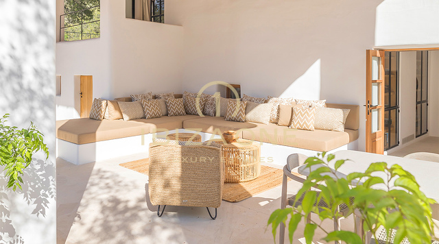 Luxe landgoed in Spaanse stijl met fantastisch uitzicht te koop, Ibiza
