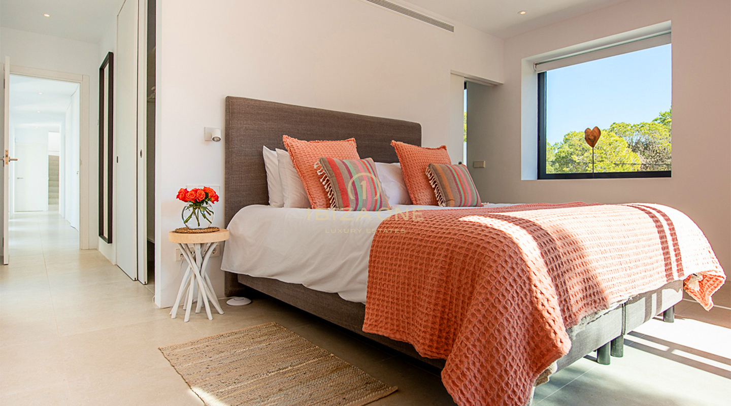 Spektakuläre und moderne Luxusvilla mit Meerblick und Strandzugang zu verkaufen, Ibiza