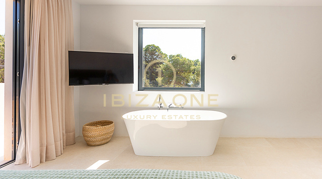 Spettacolare e moderna villa di lusso con vista mare e accesso alla spiaggia in vendita a Ibiza - Spettacolare e moderna villa di lusso con vista mare e accesso alla spiaggia in affitto a Ibiza