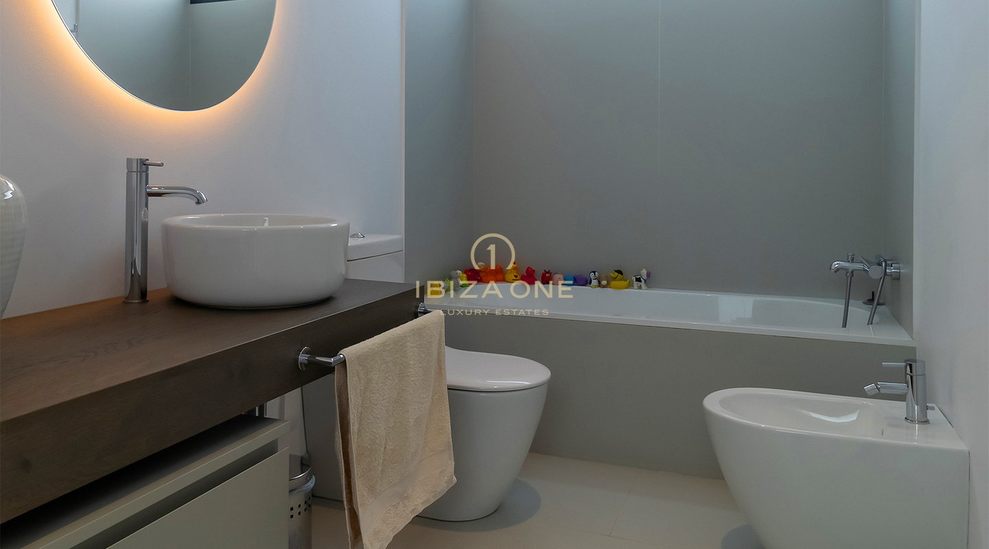Moderne luxe villa met zwembad en panoramisch uitzicht op Dalt Vila, Formentera en de zee te koop, Ibiza - Moderne luxe villa met zwembad en panoramisch uitzicht op Dalt Vila, Formentera en de zee te huur, Ibiza
