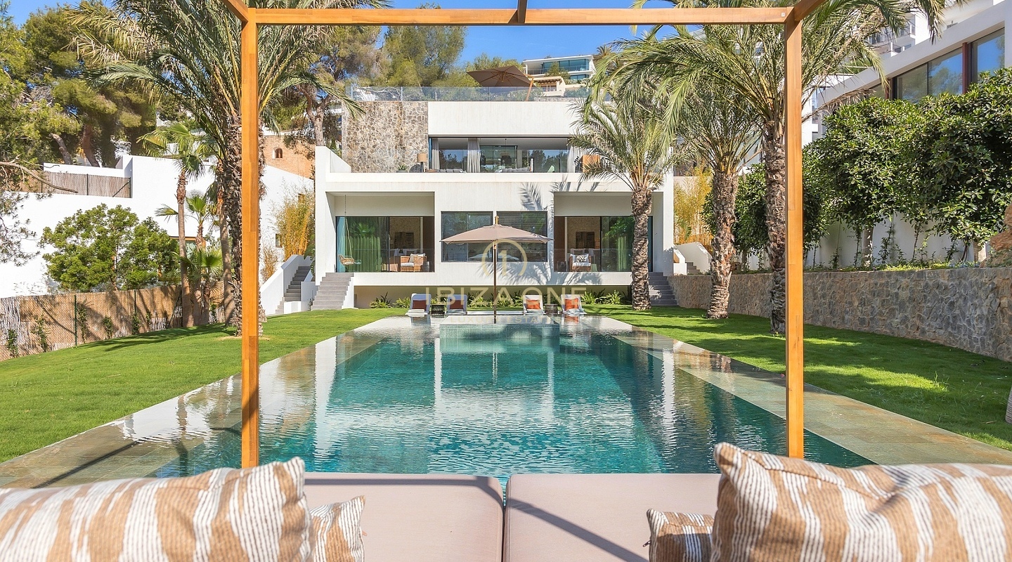 Luxe moderne Bali-geïnspireerde villa te koop, Ibiza Can Furnet