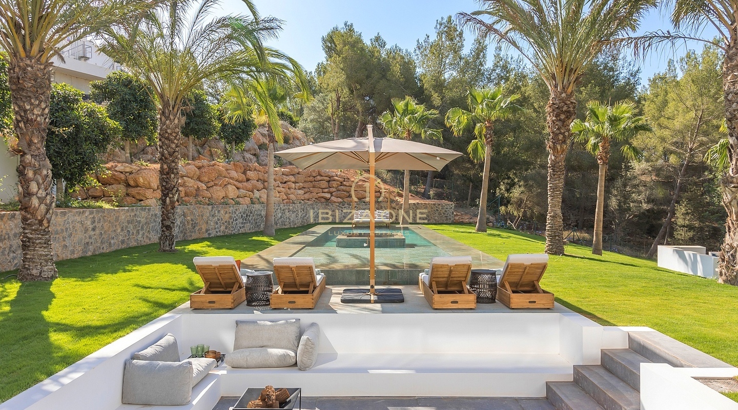 Lujosa villa moderna de inspiración balinesa en venta, Ibiza Can Furnet