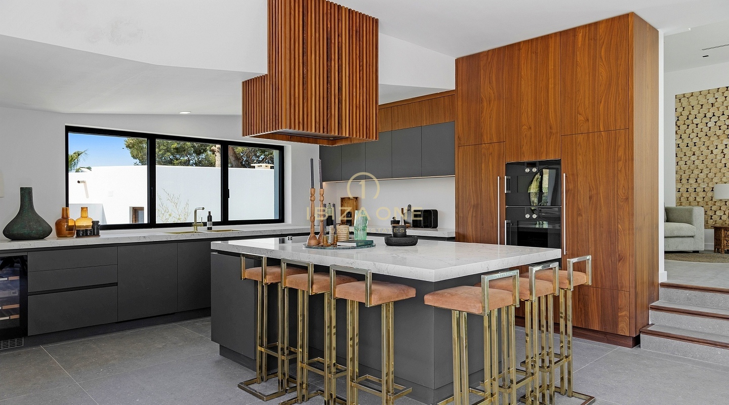 Luxe moderne Bali-geïnspireerde villa te koop, Ibiza Can Furnet