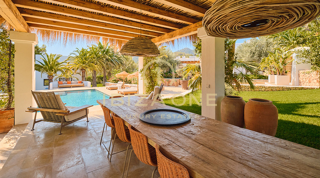 Lujosa villa moderna con licencia de alquiler, casa de invitados y gran jardín cerca de San José en venta, Ibiza -Lujosa villa moderna con licencia de alquiler, casa de invitados y gran jardín cerca de San José en alquiler, Ibiza
