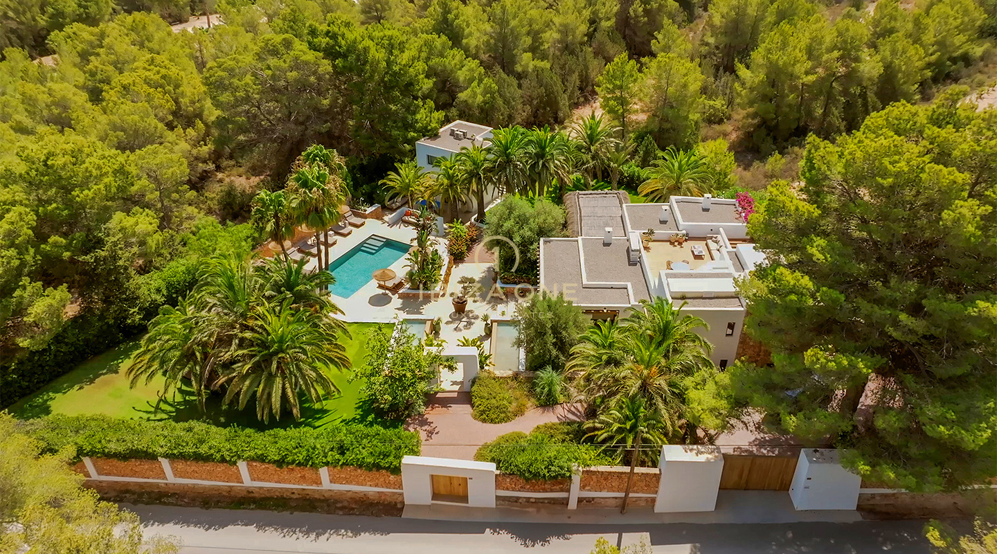 Lujosa villa moderna con licencia de alquiler, casa de invitados y gran jardín cerca de San José en venta, Ibiza -Lujosa villa moderna con licencia de alquiler, casa de invitados y gran jardín cerca de San José en alquiler, Ibiza
