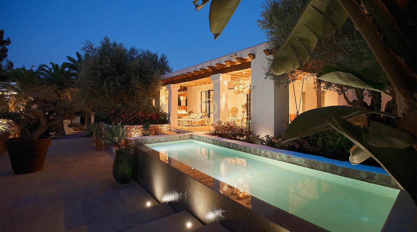 Luxe moderne villa met verhuurvergunning, gastenverblijf en grote tuin nabij San José te koop, Ibiza - Luxe moderne villa met verhuurvergunning, gastenverblijf en grote tuin nabij San José te huur, Ibiza