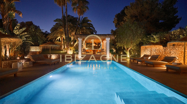 Lujosa villa moderna con licencia de alquiler, casa de invitados y gran jardín cerca de San José en venta, Ibiza -Lujosa villa moderna con licencia de alquiler, casa de invitados y gran jardín cerca de San José en alquiler, Ibiza