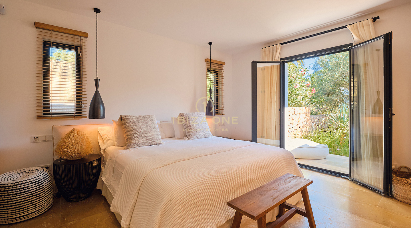 Lujosa villa moderna con licencia de alquiler, casa de invitados y gran jardín cerca de San José en venta, Ibiza -Lujosa villa moderna con licencia de alquiler, casa de invitados y gran jardín cerca de San José en alquiler, Ibiza