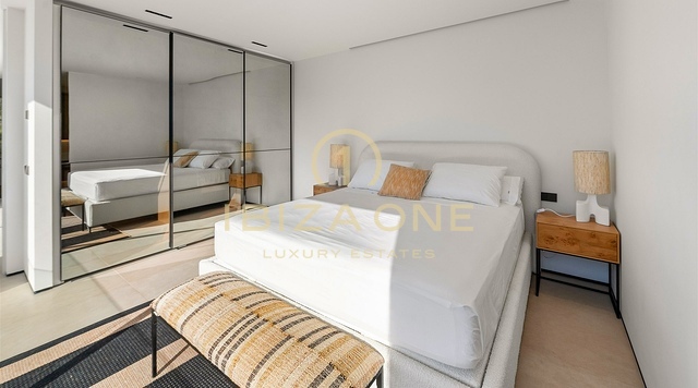 Quatre villas modernes de luxe à vendre : à quelques pas de la mer, à quelques minutes d'Ibiza, Ibiza