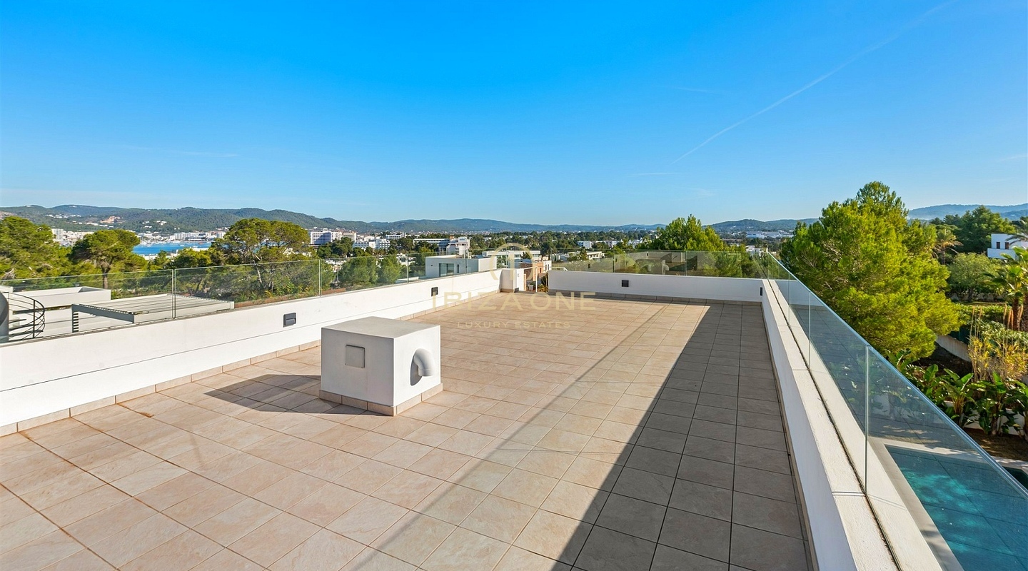 Vier luxuriöse moderne Villen zu verkaufen: Nur wenige Schritte vom Meer und wenige Minuten von Ibiza entfernt, Ibiza