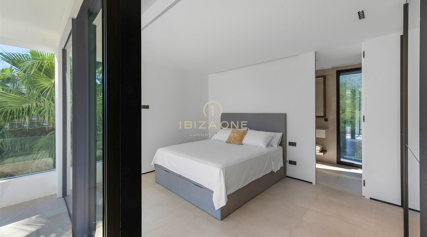Vier luxuriöse moderne Villen zu verkaufen: Nur wenige Schritte vom Meer und wenige Minuten von Ibiza entfernt, Ibiza