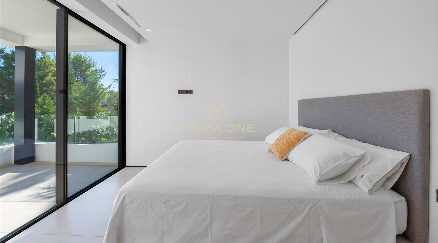 Quatre villas modernes de luxe à vendre : à quelques pas de la mer, à quelques minutes d'Ibiza, Ibiza