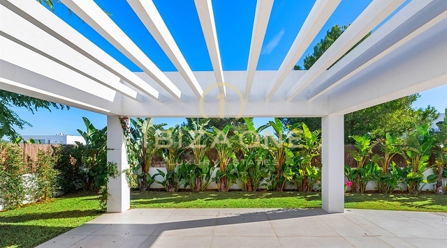 Cuatro villas modernas de lujo en venta: a pasos del mar, a minutos de Ibiza, Ibiza
