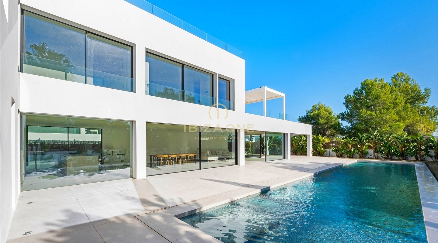 Vier luxe moderne villa's te koop: op een steenworp afstand van de zee, op enkele minuten van Ibiza, Ibiza