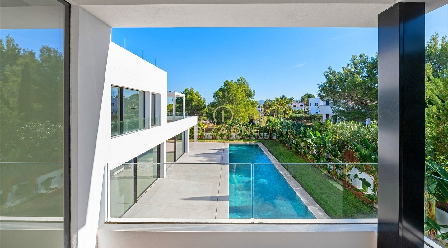 Vier luxuriöse moderne Villen zu verkaufen: Nur wenige Schritte vom Meer und wenige Minuten von Ibiza entfernt, Ibiza
