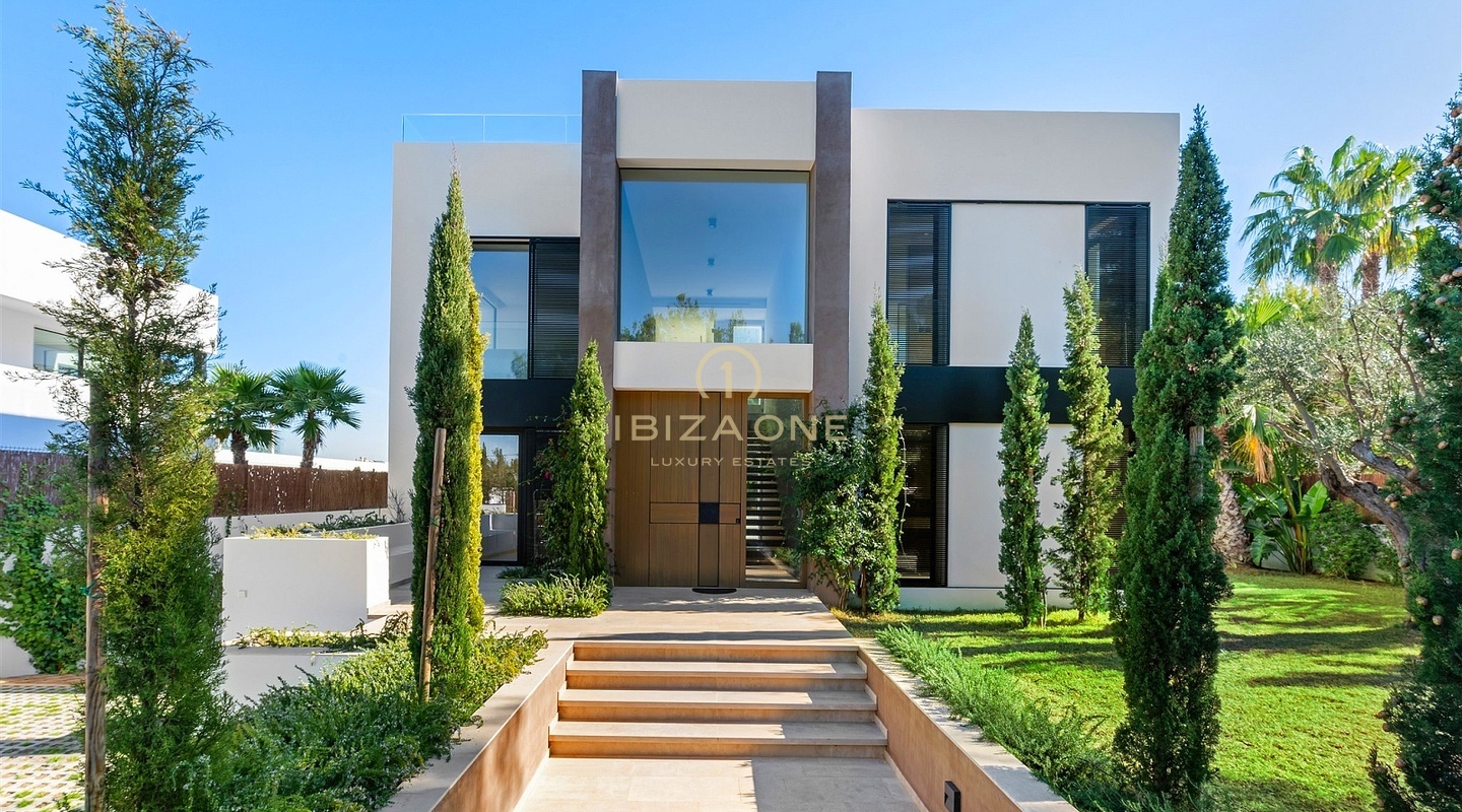 Vier luxe moderne villa's te koop: op een steenworp afstand van de zee, op enkele minuten van Ibiza, Ibiza