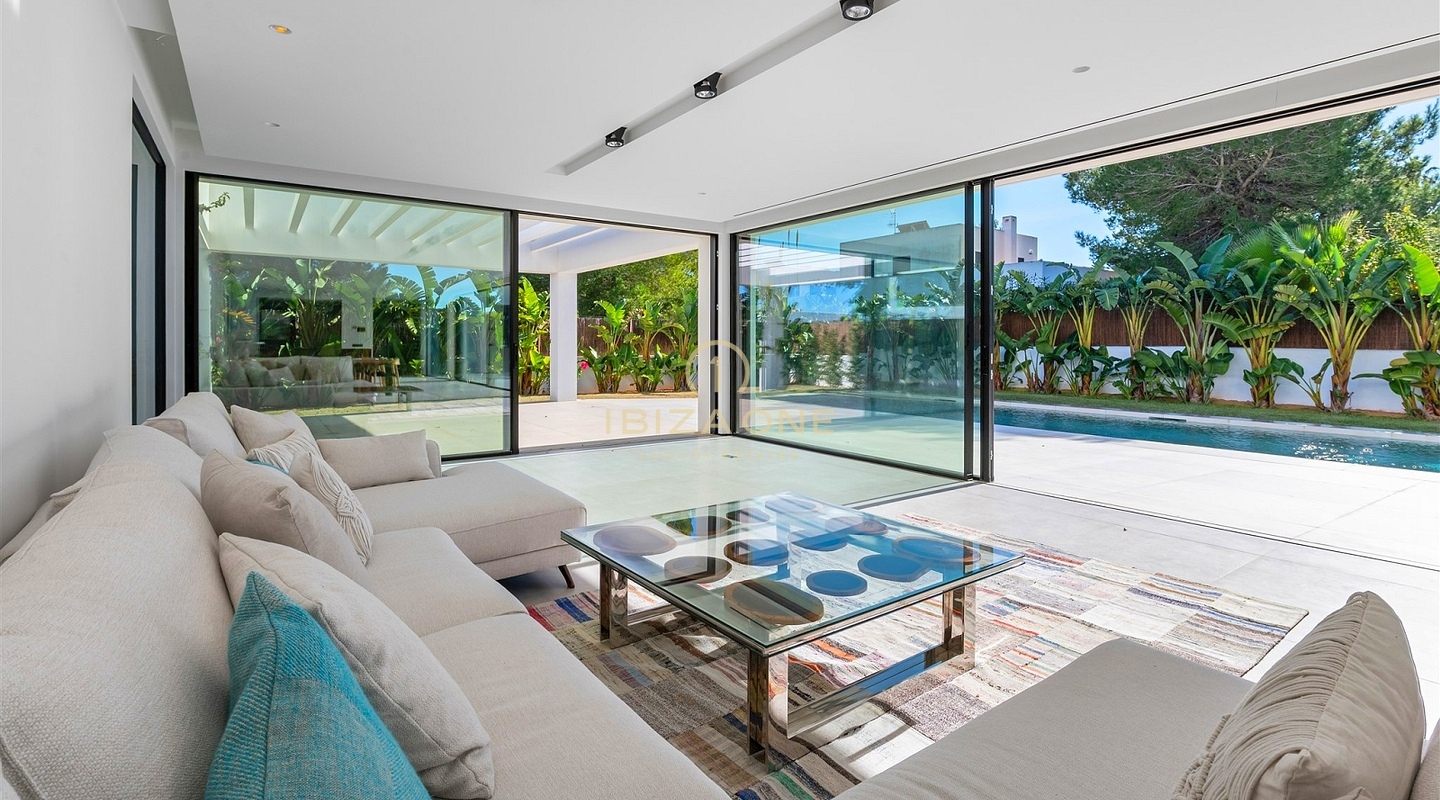 Quatre villas modernes de luxe à vendre : à quelques pas de la mer, à quelques minutes d'Ibiza, Ibiza