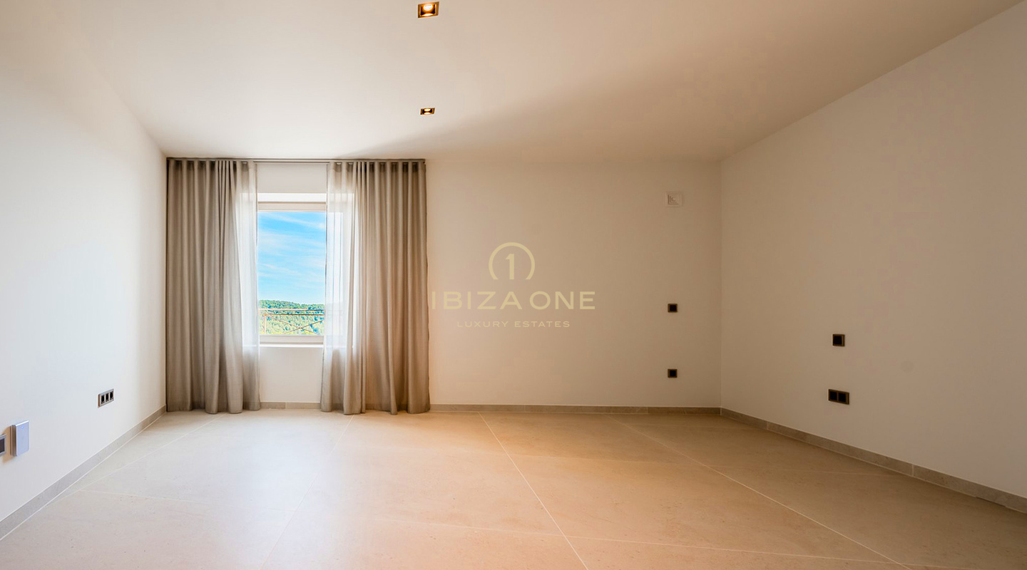 Superbe villa de luxe à Ibiza avec de vastes terrasses, vue sur la mer et accès aux courts de tennis à vendre, Ibiza