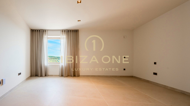 Impresionante villa de lujo en Ibiza con amplias terrazas, vistas al mar y acceso a pistas de tenis en venta, Ibiza
