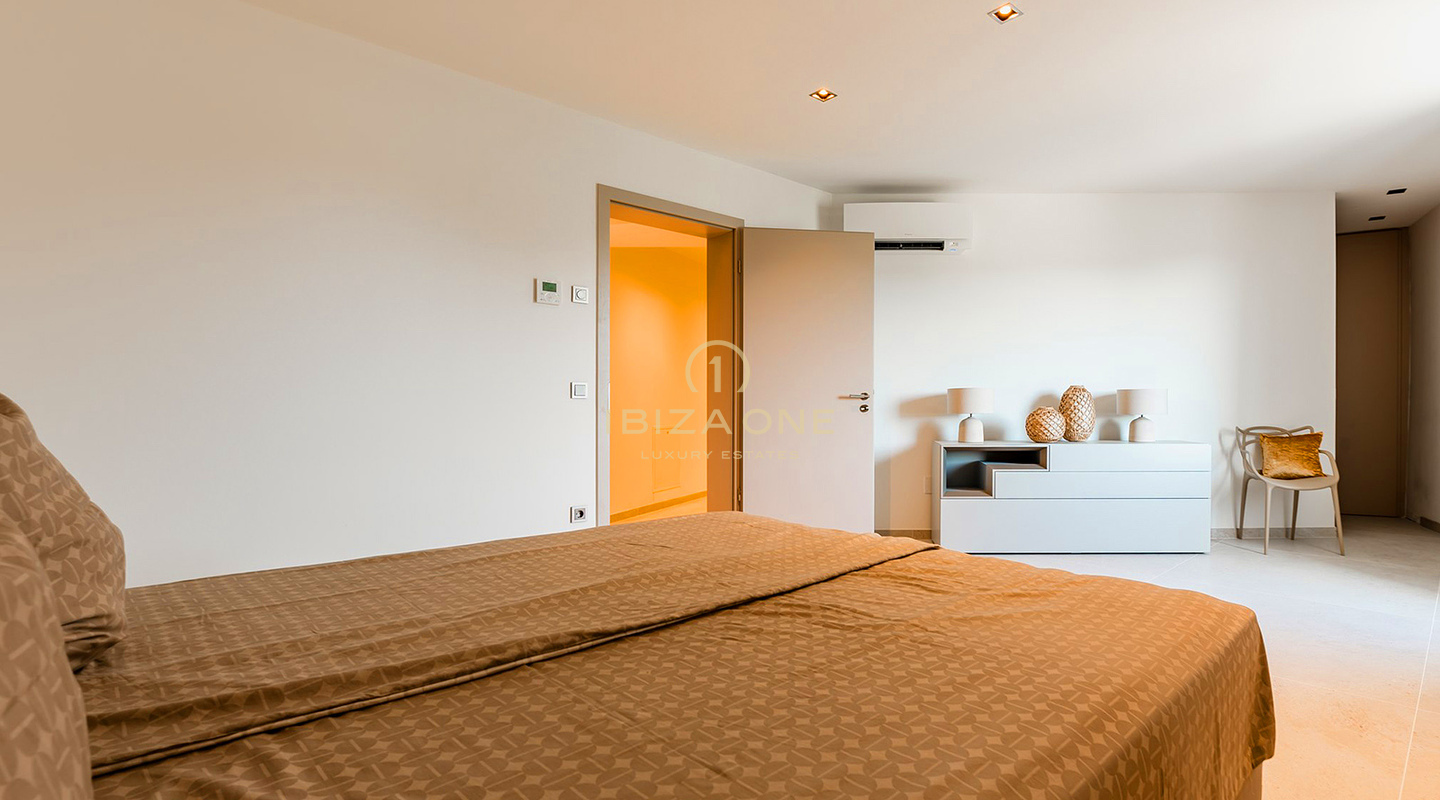 Superbe villa de luxe à Ibiza avec de vastes terrasses, vue sur la mer et accès aux courts de tennis à vendre, Ibiza