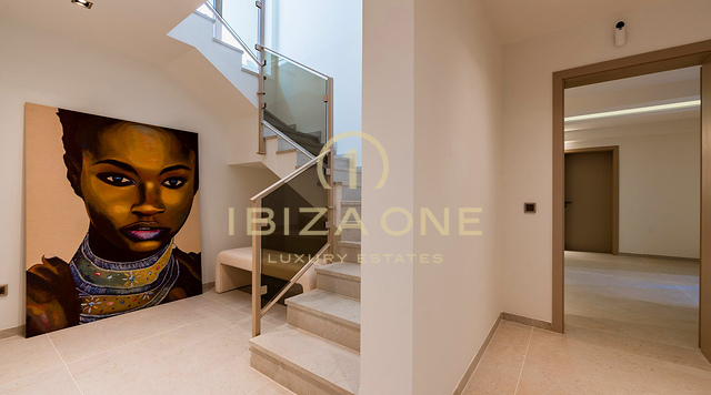 Atemberaubende Luxusvilla auf Ibiza mit weitläufigen Terrassen, Meerblick und Zugang zu Tennisplätzen zu verkaufen, Ibiza