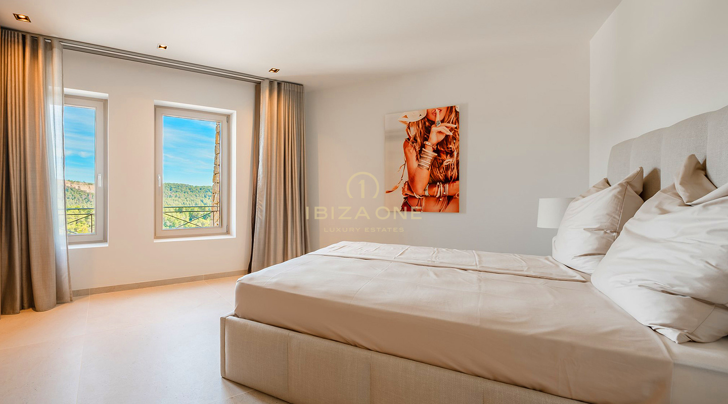 Superbe villa de luxe à Ibiza avec de vastes terrasses, vue sur la mer et accès aux courts de tennis à vendre, Ibiza