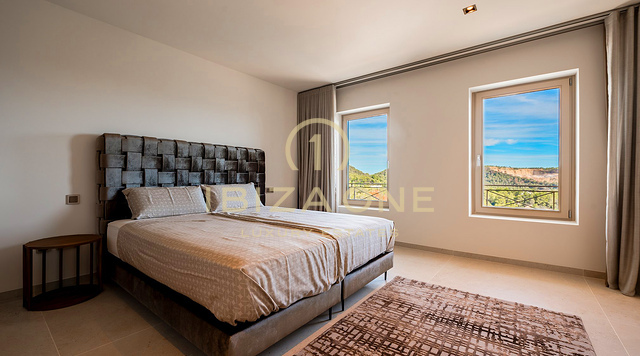 Atemberaubende Luxusvilla auf Ibiza mit weitläufigen Terrassen, Meerblick und Zugang zu Tennisplätzen zu verkaufen, Ibiza