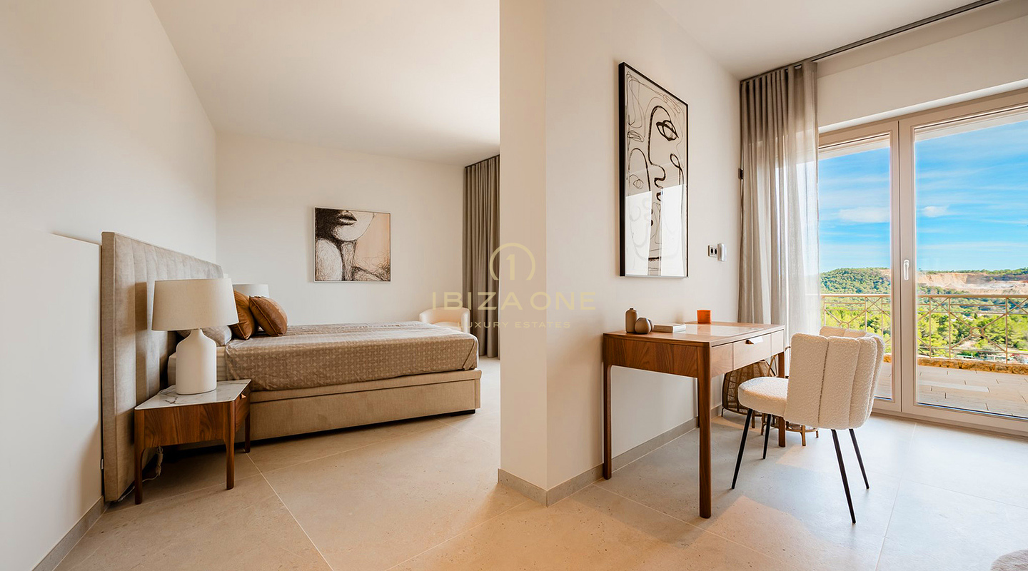 Atemberaubende Luxusvilla auf Ibiza mit weitläufigen Terrassen, Meerblick und Zugang zu Tennisplätzen zu verkaufen, Ibiza