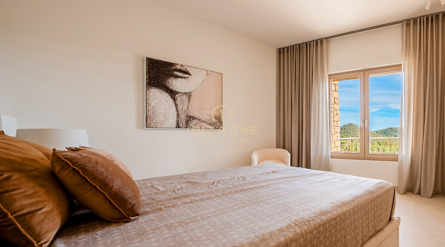 Superbe villa de luxe à Ibiza avec de vastes terrasses, vue sur la mer et accès aux courts de tennis à vendre, Ibiza