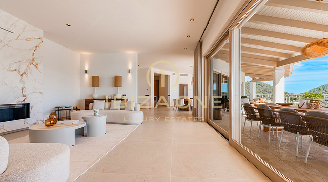 Atemberaubende Luxusvilla auf Ibiza mit weitläufigen Terrassen, Meerblick und Zugang zu Tennisplätzen zu verkaufen, Ibiza