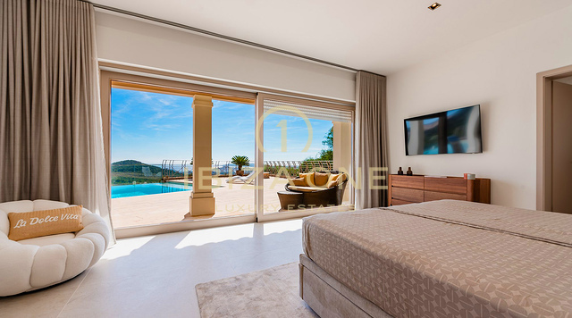 Splendida villa di lusso a Ibiza con ampie terrazze, vista sul mare e accesso ai campi da tennis in vendita, Ibiza