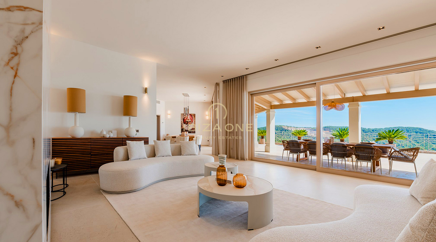 Superbe villa de luxe à Ibiza avec de vastes terrasses, vue sur la mer et accès aux courts de tennis à vendre, Ibiza