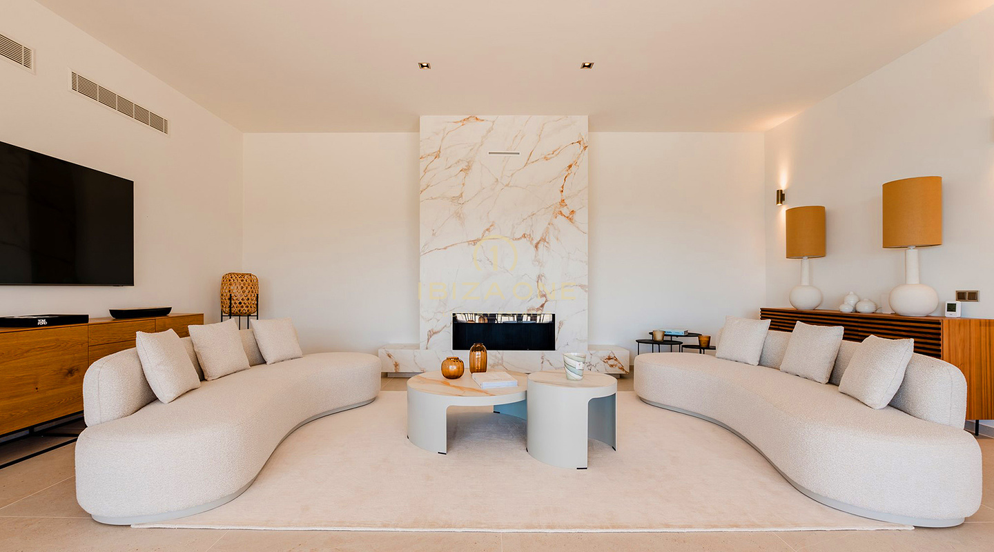 Superbe villa de luxe à Ibiza avec de vastes terrasses, vue sur la mer et accès aux courts de tennis à vendre, Ibiza